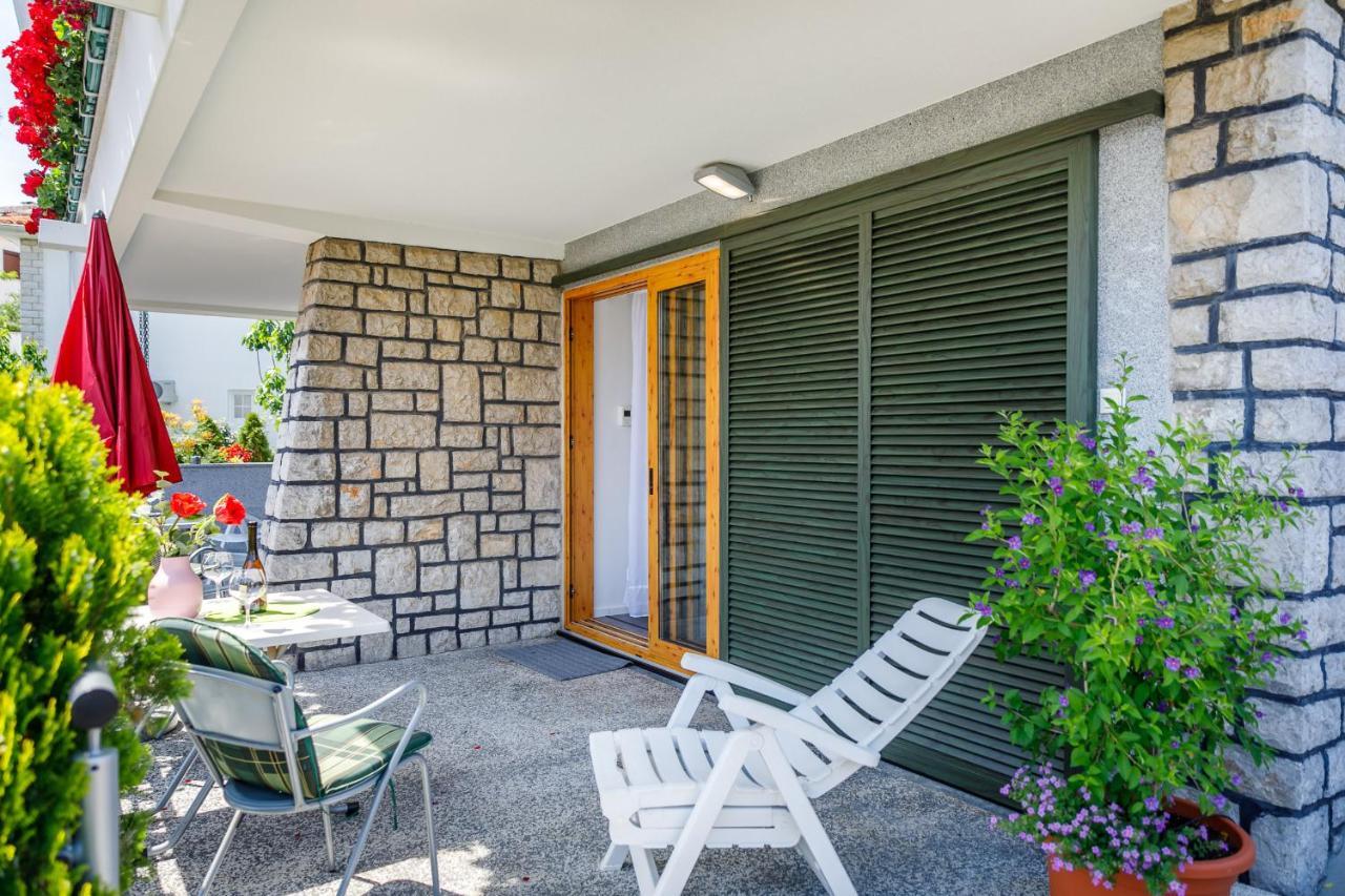 Studios Nada Krk Town Exterior photo